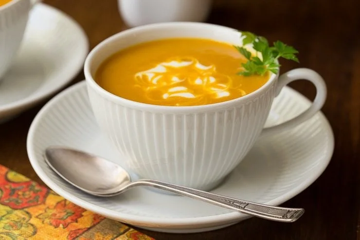 Soupe facile au curry, potiron rôti et lait de coco