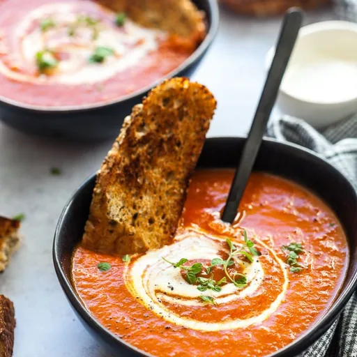 Soupe à la tomate vegan facile