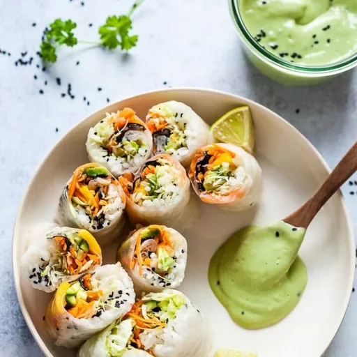 Rollitos de primavera de sushi fresco veganos