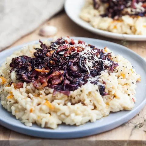 Risotto de radicchio a la parrilla con tocino