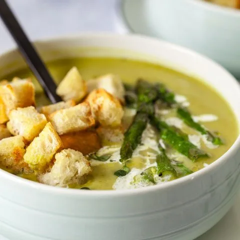 Sopa Cremosa de Espárragos Saludable