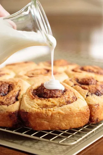 Overnight Easy Cinnamon Rolls