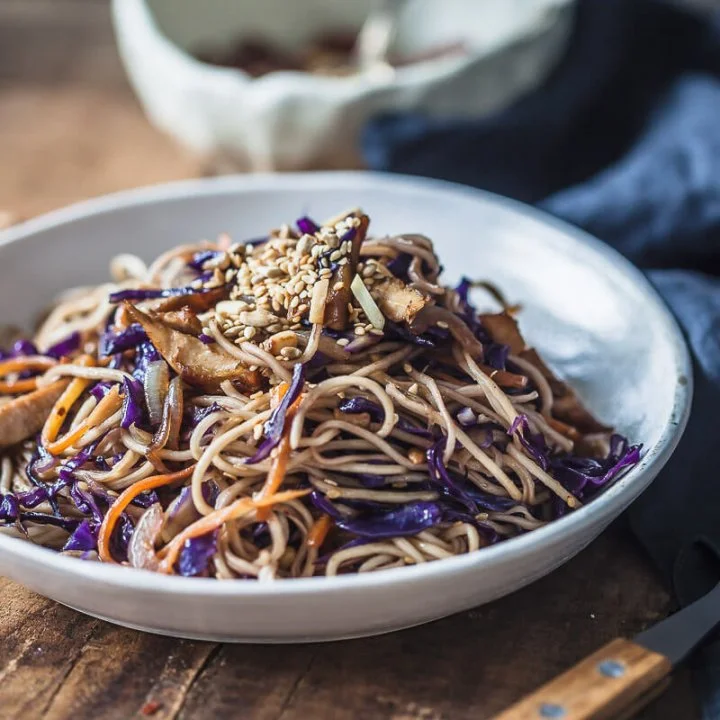 15-minute Purple Cabbage Chicken Lo Mein