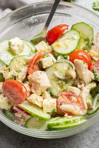 Ensalada de pollo y pepino