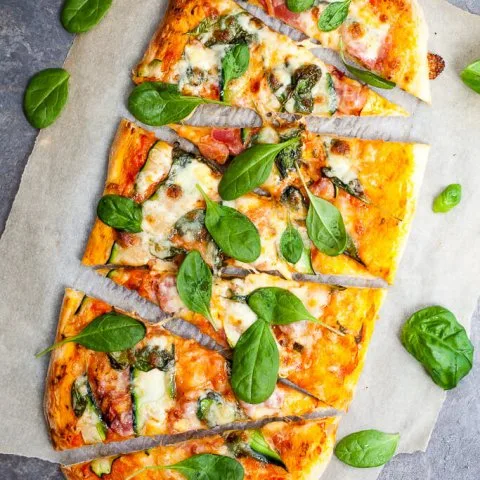 Pizza de espinacas y calabacín