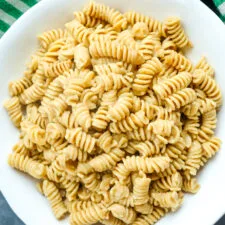 Pasta en olla a presión (¡con solo 3 ingredientes!)