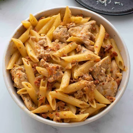 Pasta con pollo y chorizo