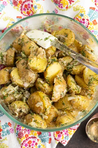 Ensalada de patatas clásica al estilo francés