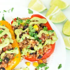 Pimientos rellenos veganos al estilo mexicano (Receta para olla de cocción lenta)