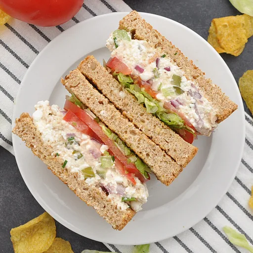 Sándwich de Ensalada de Atún Cremoso Sin Mayonesa "Mejor que el de Deli"