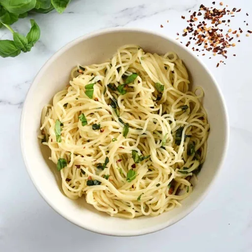 Pasta con Ajo y Albahaca