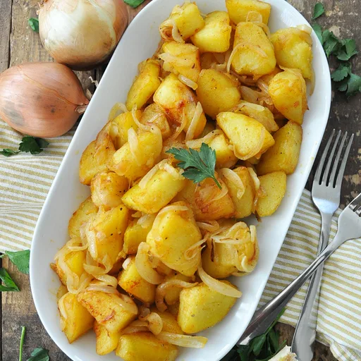 Patatas fritas con cebolla