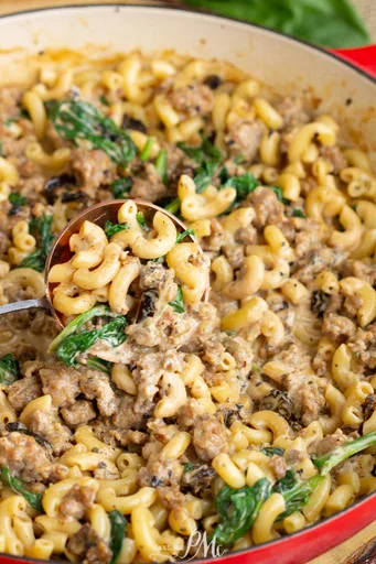 Pasta cremosa toscana con salchicha italiana
