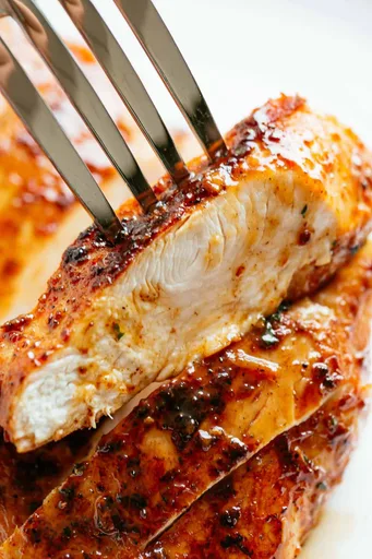 Pechuga de pollo jugosa al horno