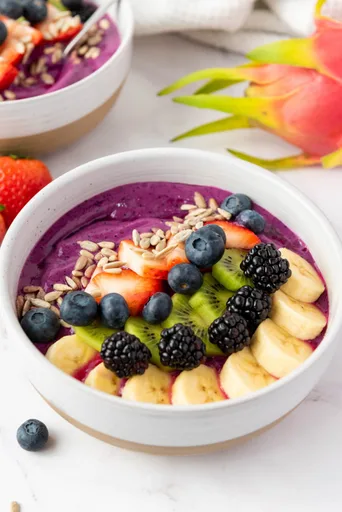 Dragon Fruit Smoothie Bowl
