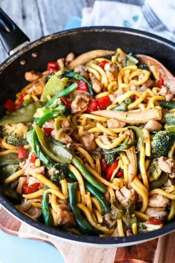 Salteño Fácil de Pollo con Fideos