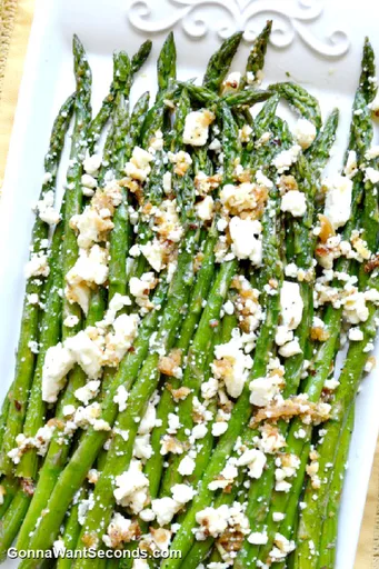Espárragos asados al ajo con queso feta