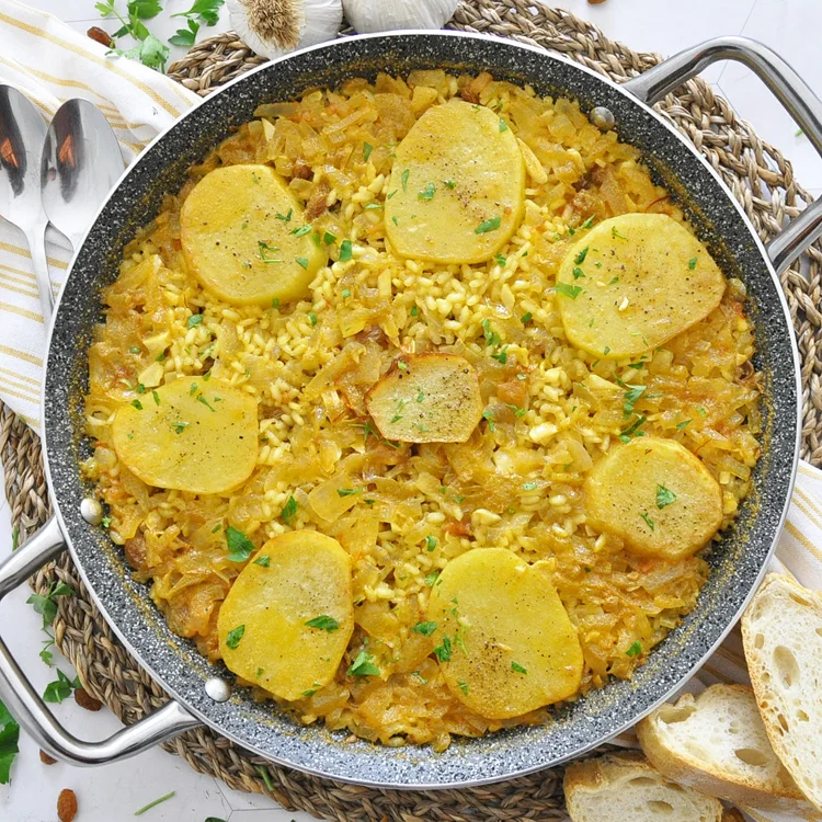 Spanish Rice with Potatoes and Raisins | Arroz con Patatas y Pasas