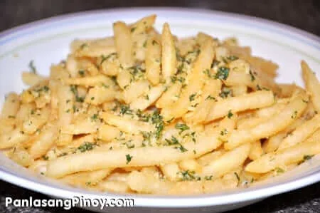 Patatas fritas al horno con ajo y parmesano