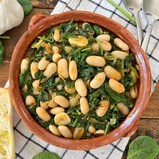 Espinacas con alubias blancas al estilo español