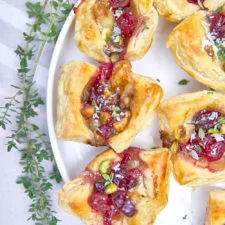Baked Cranberry Brie Puff Pastry Bites