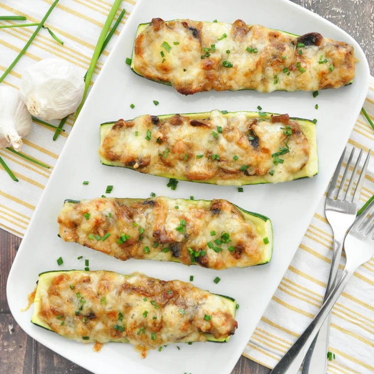 Stuffed Zucchini with Creamy Garlic Mushrooms | Bubangos Rellenos de Champiñones