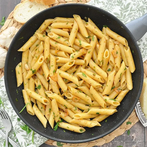 La humilde pasta española al ajillo