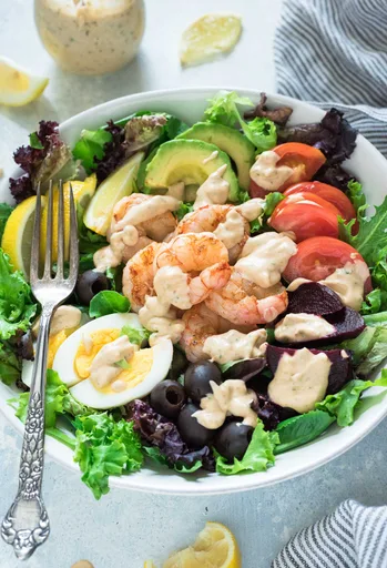 Ensalada Louie de gambas a la parrilla