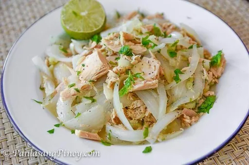 Ginisang Tuna (Atún blanco en conserva salteado con cebolla)