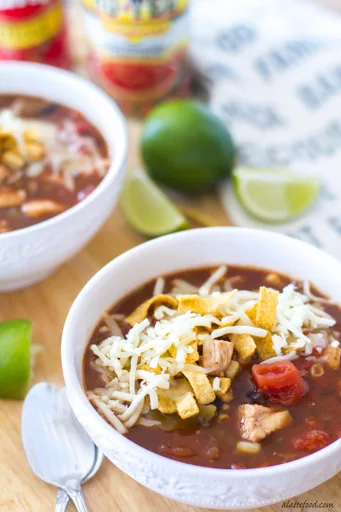 Sopa de tortilla con pollo (en 30 minutos)