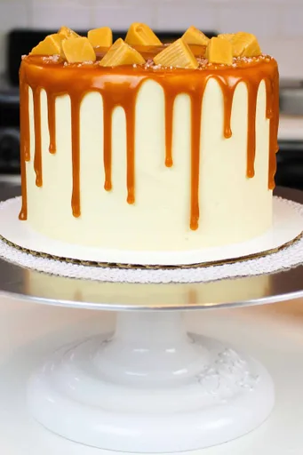 Tarta de Capas de Caramelo Salado