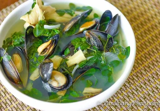 Tinolang tahong con malunggay