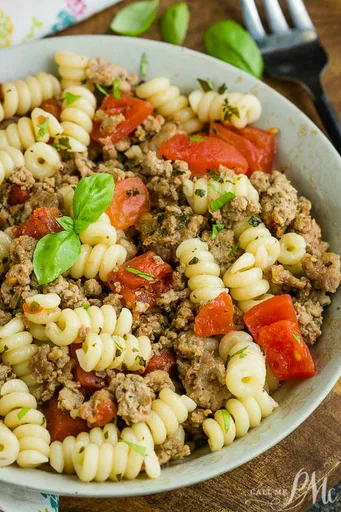 Pasta borracha con salchicha italiana