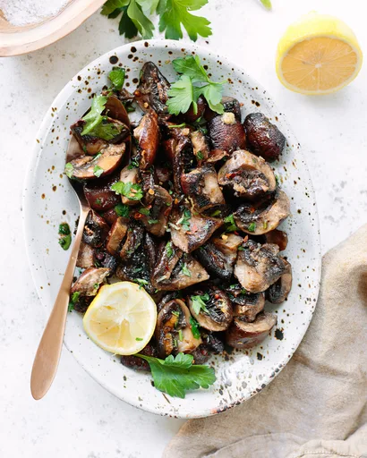 Champiñones asados con aceite de oliva y ajo