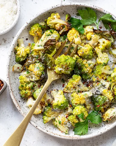 Romanescu asado con parmesano