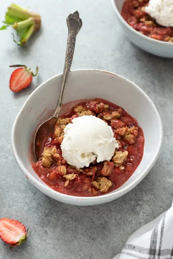 Strawberry Rhubarb Crisp