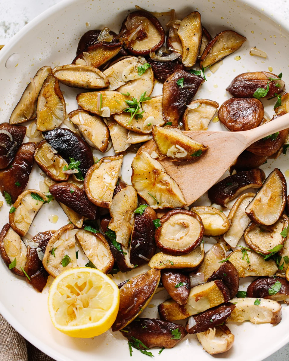 Pan-Seared Shiitake Mushrooms with Shallots