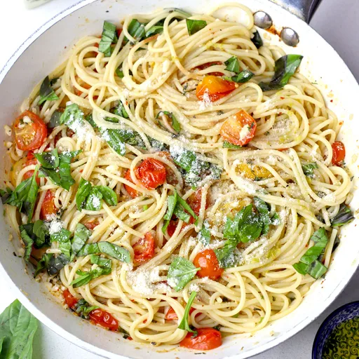 Pasta con tomates cherry