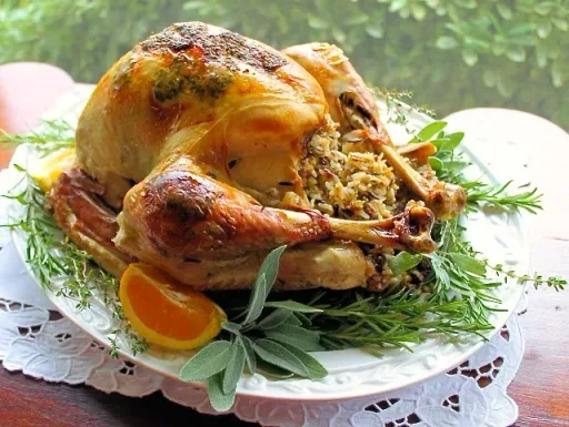 Pavo asado a las finas hierbas