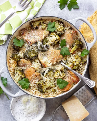 Pollo al horno con arroz y brócoli