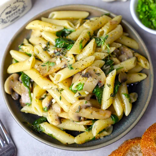 Receta de Pasta con Champiñones al Ajo