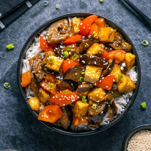 Salteño de tofu y berenjena