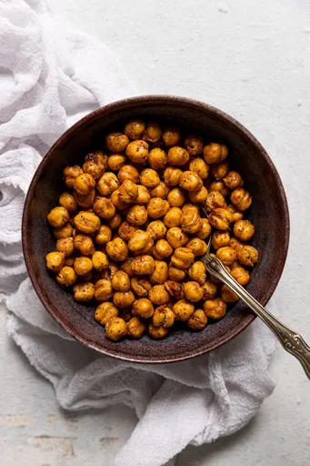 Snack crujiente de garbanzos asados en freidora de aire