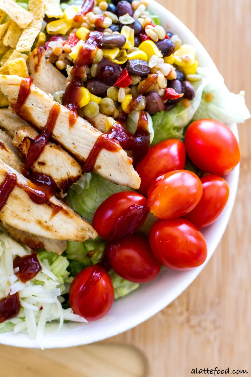 Ensalada de pollo a la barbacoa