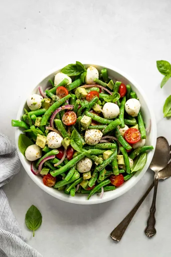Ensalada fácil de aguacate y judías verdes