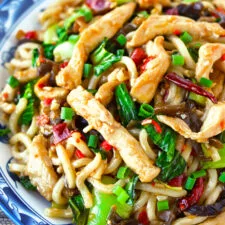 Fideos con Pollo, Ajo y Chili (Estilo Sichuan Yu Xiang)