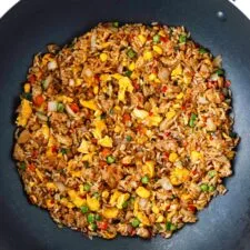 Arroz frito con cerdo al estilo chino