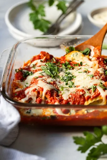 Manicotti al horno con tres quesos y col rizada