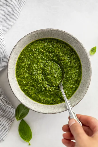 Pesto Fresco de Albahaca con Piñones