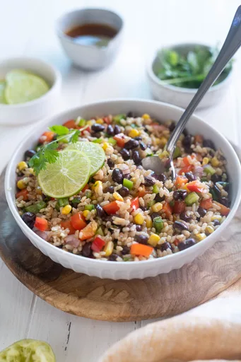 Ensalada de arroz integral del suroeste